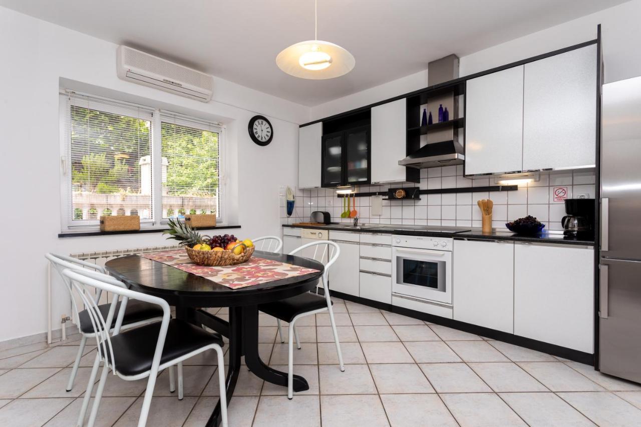 Apartman Maris Vrbnik Eksteriør billede