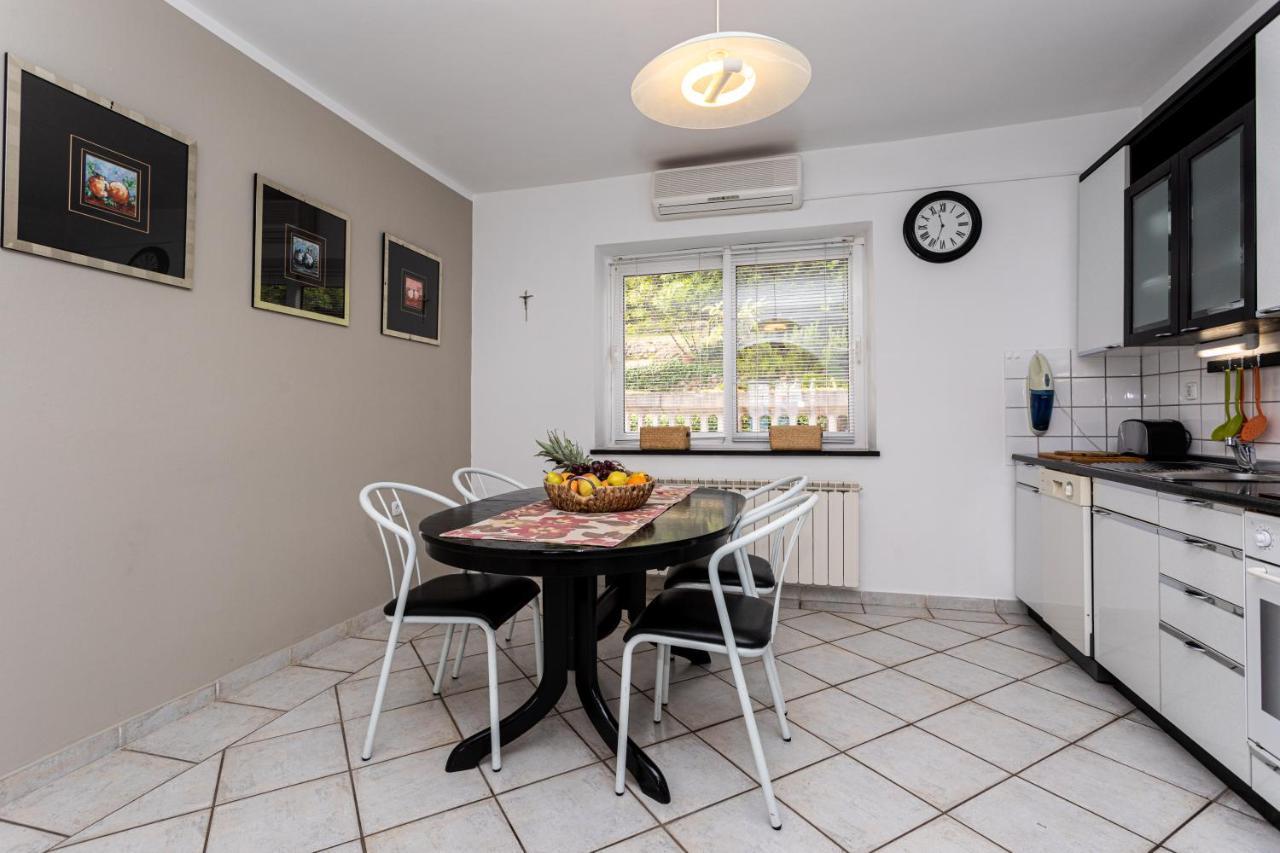 Apartman Maris Vrbnik Eksteriør billede