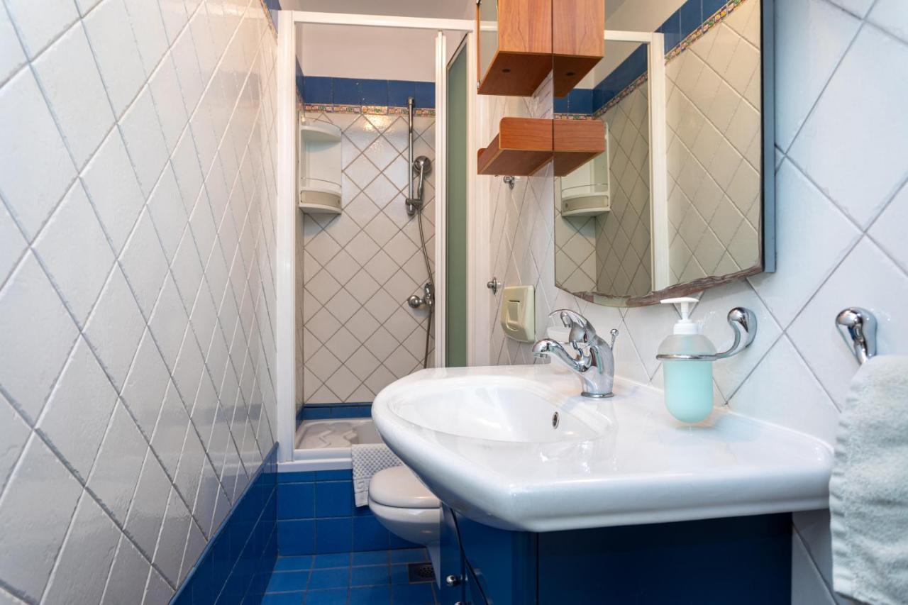 Apartman Maris Vrbnik Eksteriør billede