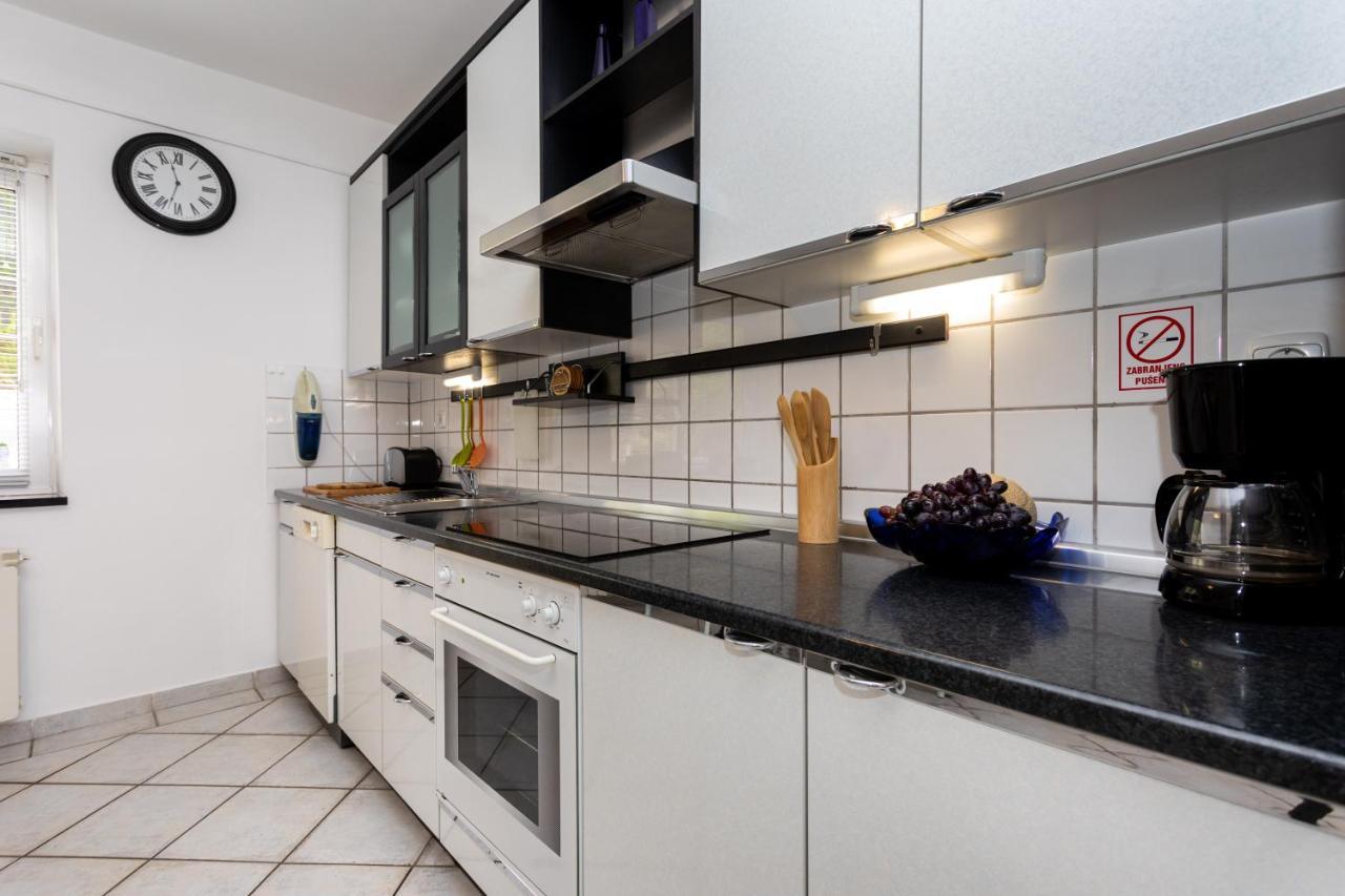 Apartman Maris Vrbnik Eksteriør billede